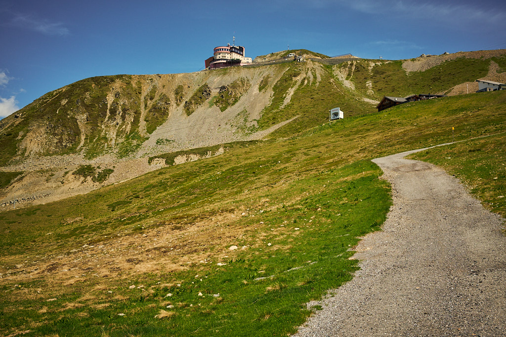 Im Aufstieg zur Jakobshorn-Bergstation Im Aufstieg zur Jakobshorn-Bergstation