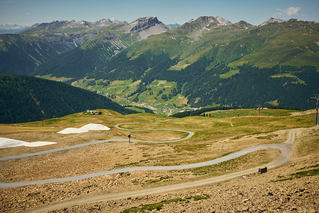 Blick hinab auf den Fahrweg von Usser Isch Blick hinab auf den Fahrweg von Usser Isch