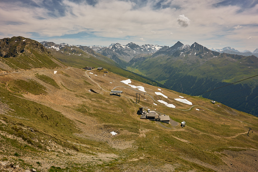 Blick über die Skiliftanlagen ins Sertigtal Blick über die Skiliftanlagen ins Sertigtal