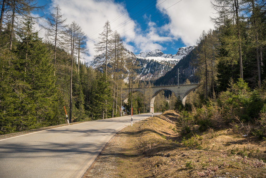 Erste Viadukte auf der Weiterfahrt nach Preda