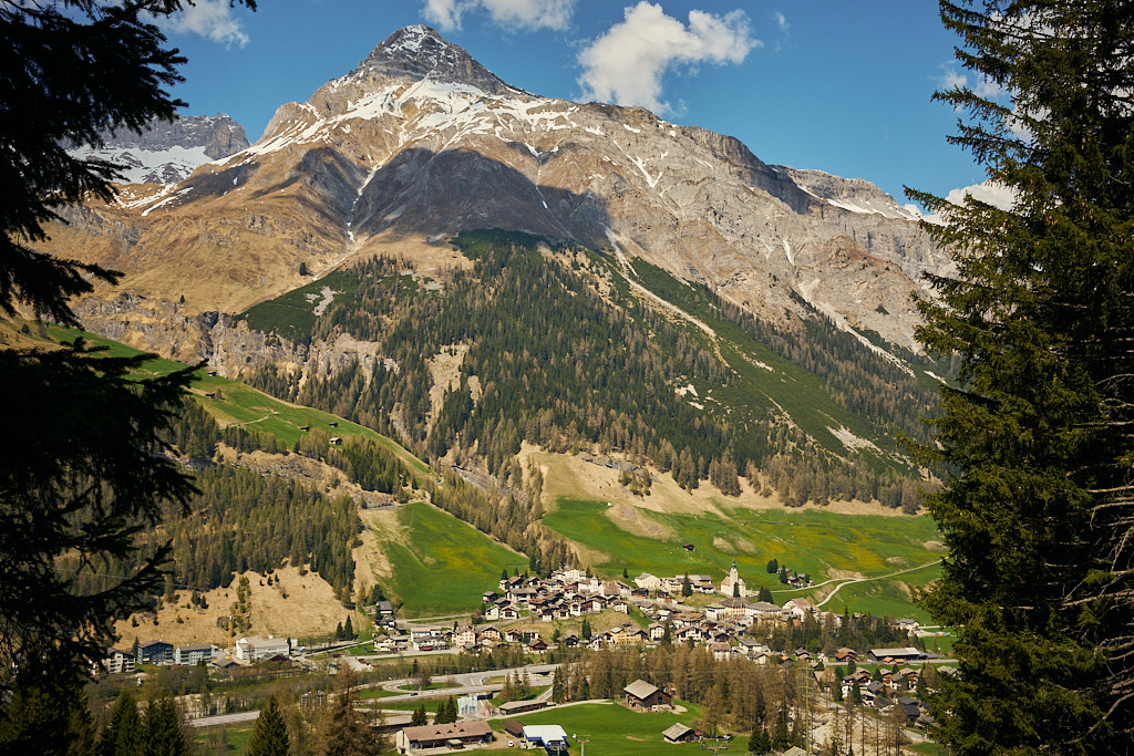 Blick auf Splügen im Aufstieg zum Splügenpass Blick auf Splügen im Aufstieg zum Splügenpass