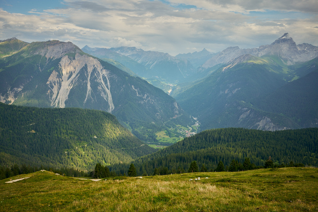 Blick auf das Albulatal mit Bergün Blick auf das Albulatal mit Bergün