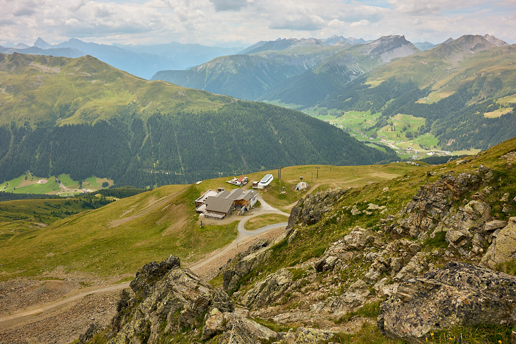 Die Jatzhütte und Davos Frauenkirch im Tal Die Jatzhütte und Davos Frauenkirch im Tal