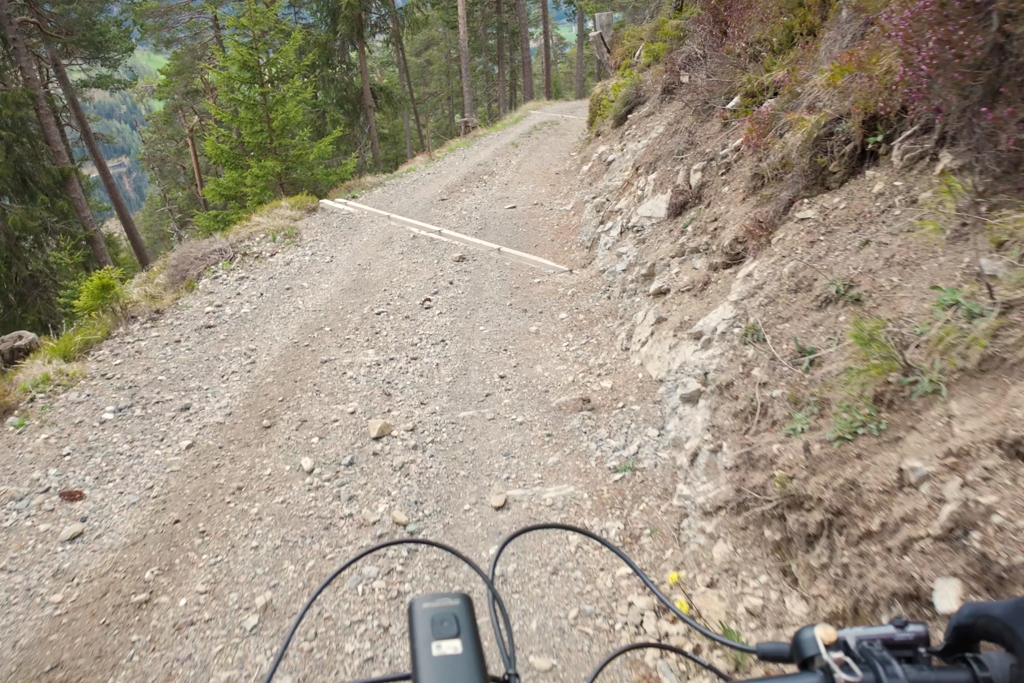 Erste Abfahrt ins Tal via alter Pardelaweg Erste Abfahrt ins Tal via alter Pardelaweg