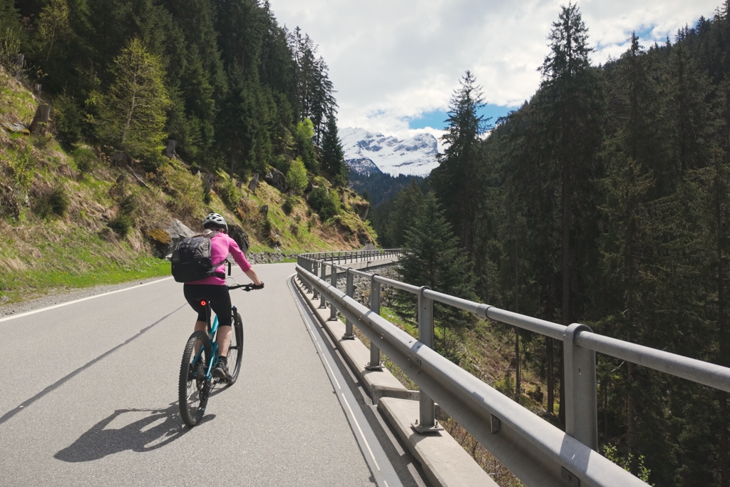 Auf dem Weg ins Val Ferrera Auf dem Weg ins Val Ferrera