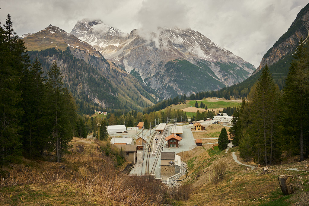 Der Bahnhof von Preda mit dem Piz Ela im Hintergrund Der Bahnhof von Preda mit dem Piz Ela im Hintergrund