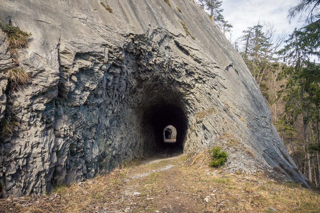 Tunnels durch die Felsen