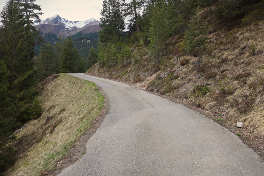 Zweiter Aufstieg auf der Alpstrasse Zweiter Aufstieg auf der Alpstrasse