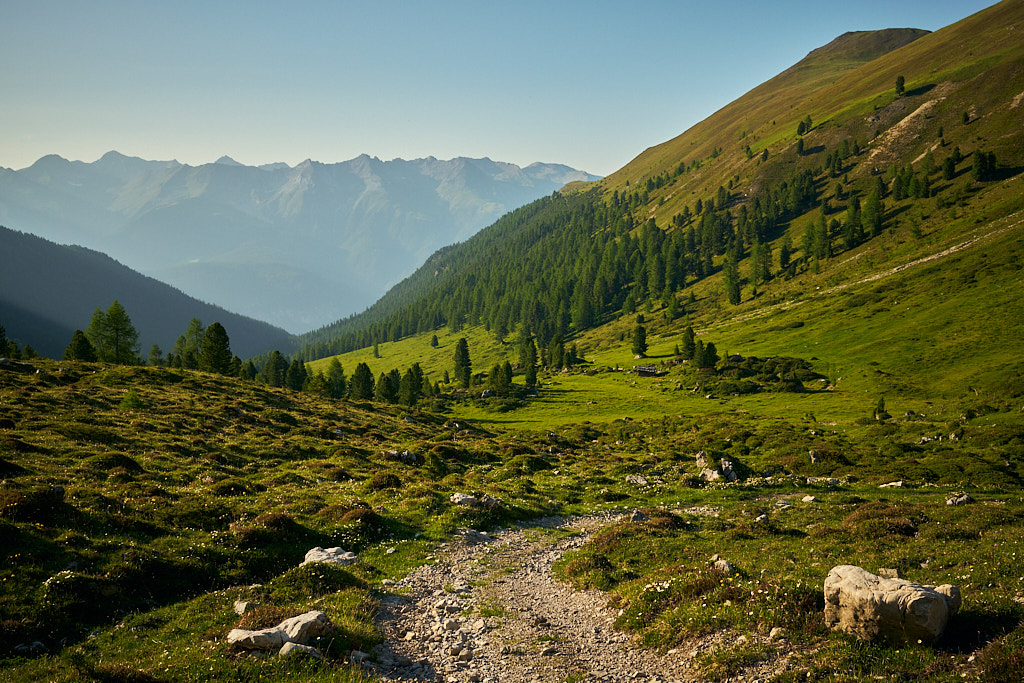 Auf der Abfahrt von der Ela-Hütte ins Tal