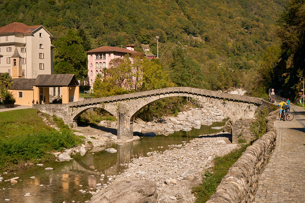 Im Dorf Cavergno