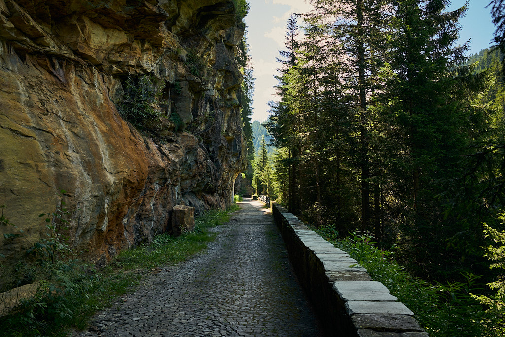 Auf dem Umgehungsweg des Strassentunnels