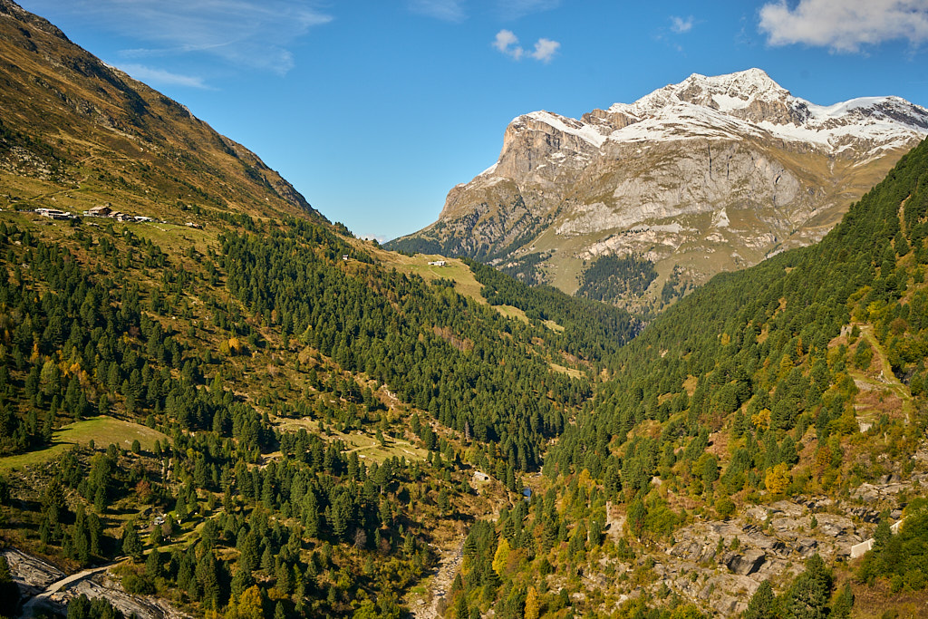 Blick ins Val digl Uors am Fuss unterhalb der Staumauer Blick ins Val digl Uors am Fuss unterhalb der Staumauer