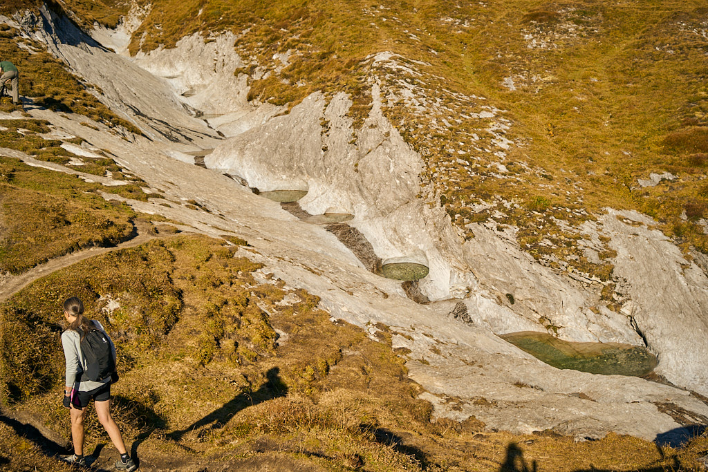 Blick auf die Gletschermühlen im Val Maliens