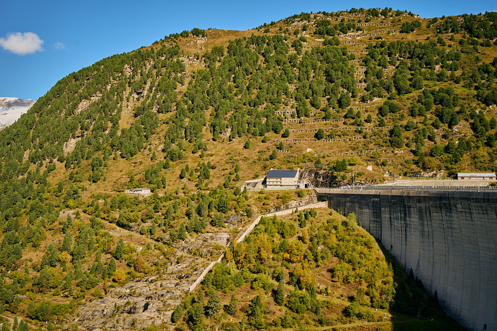 Das Tunnelportal von der anderen Mauerseite aus gesehen Das Tunnelportal von der anderen Mauerseite aus gesehen