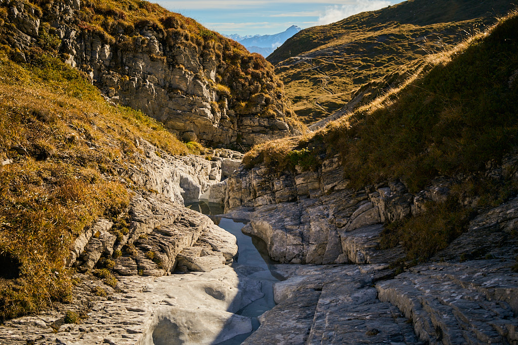 Blick auf die Gletschermühlen im Val Maliens