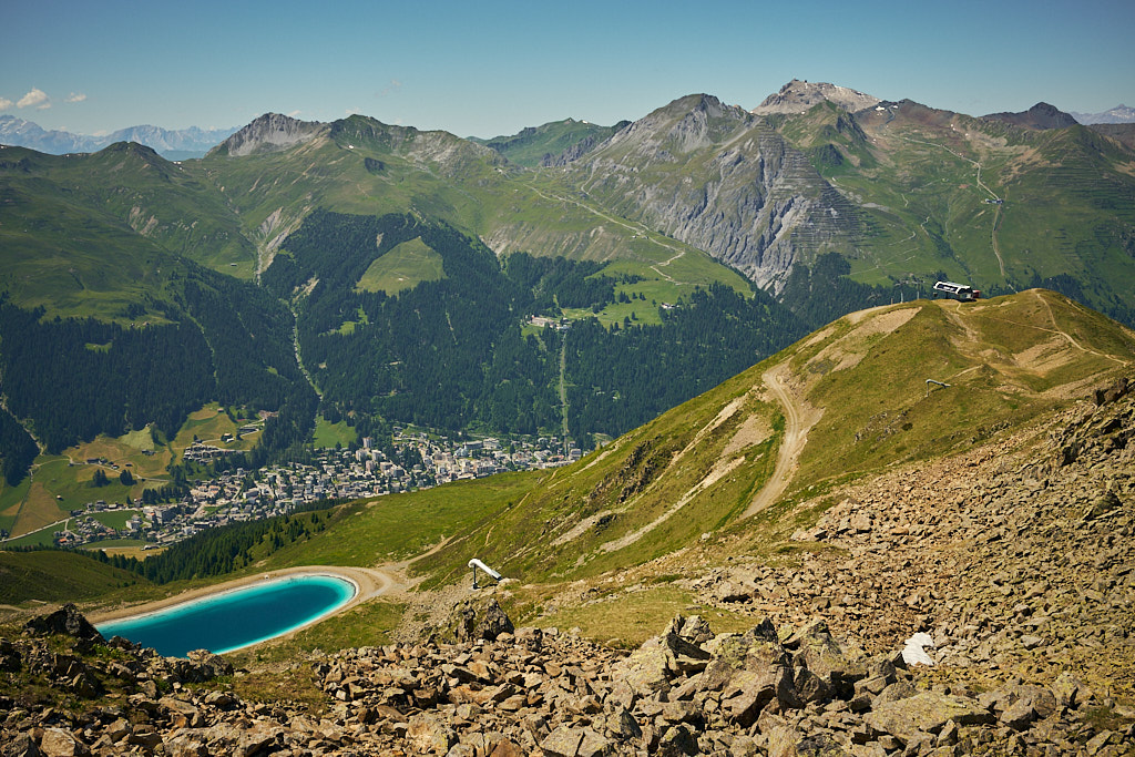 Blick hinab auf Brämabüel, den Speichersee und Davos Blick hinab auf Brämabüel, den Speichersee und Davos