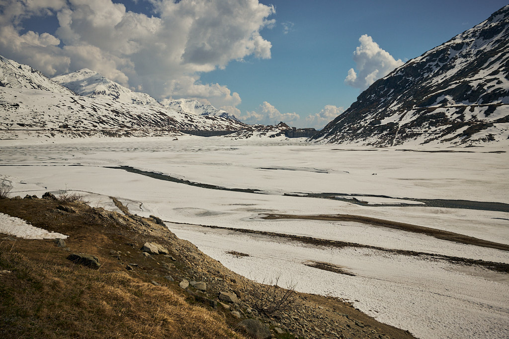 Der verschneite Lago di Montespluga Der verschneite Lago di Montespluga
