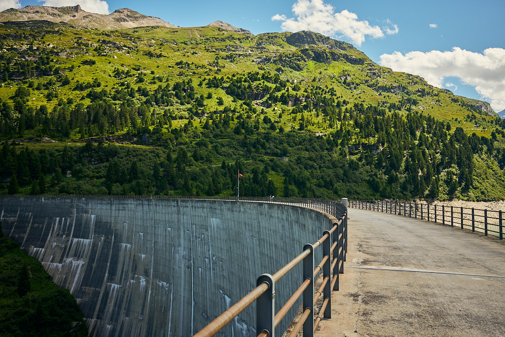 Auf der Staumauer des Zervreilasees