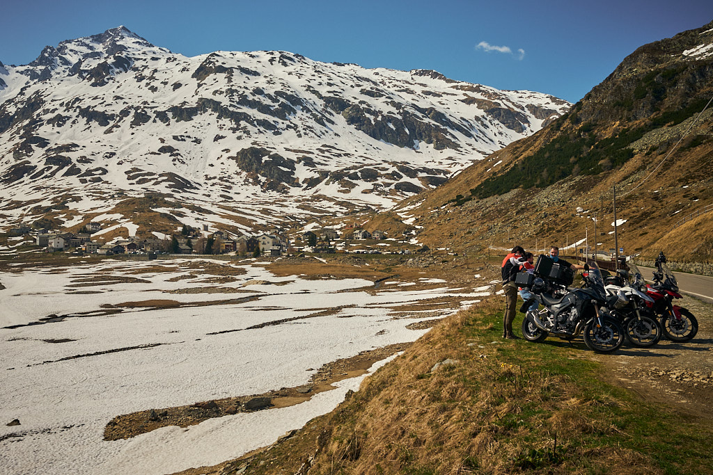 Blick zurück auf Montespluga und auf den See Blick zurück auf Montespluga und auf den See