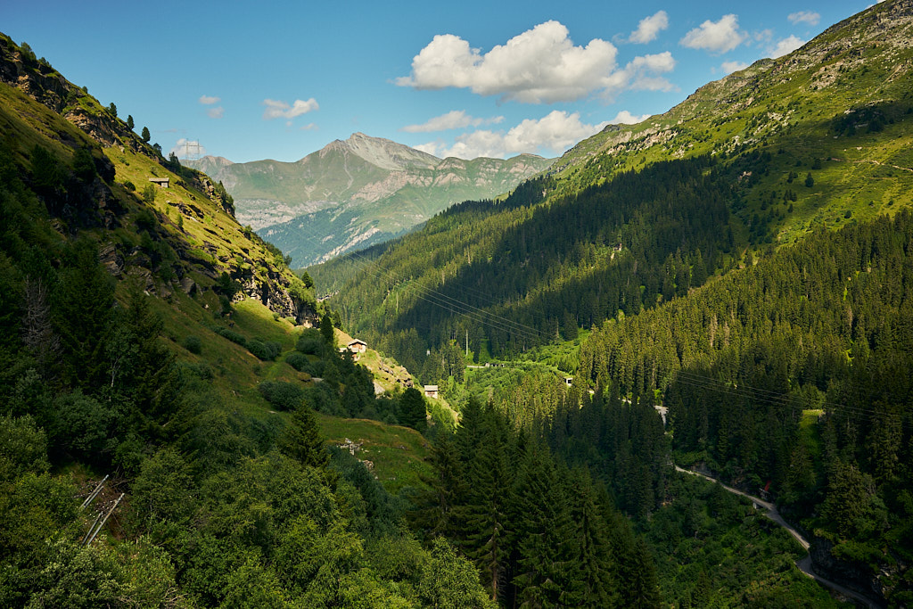 Blick ins Tal unterhalb der Staumauer in Richtung Vals