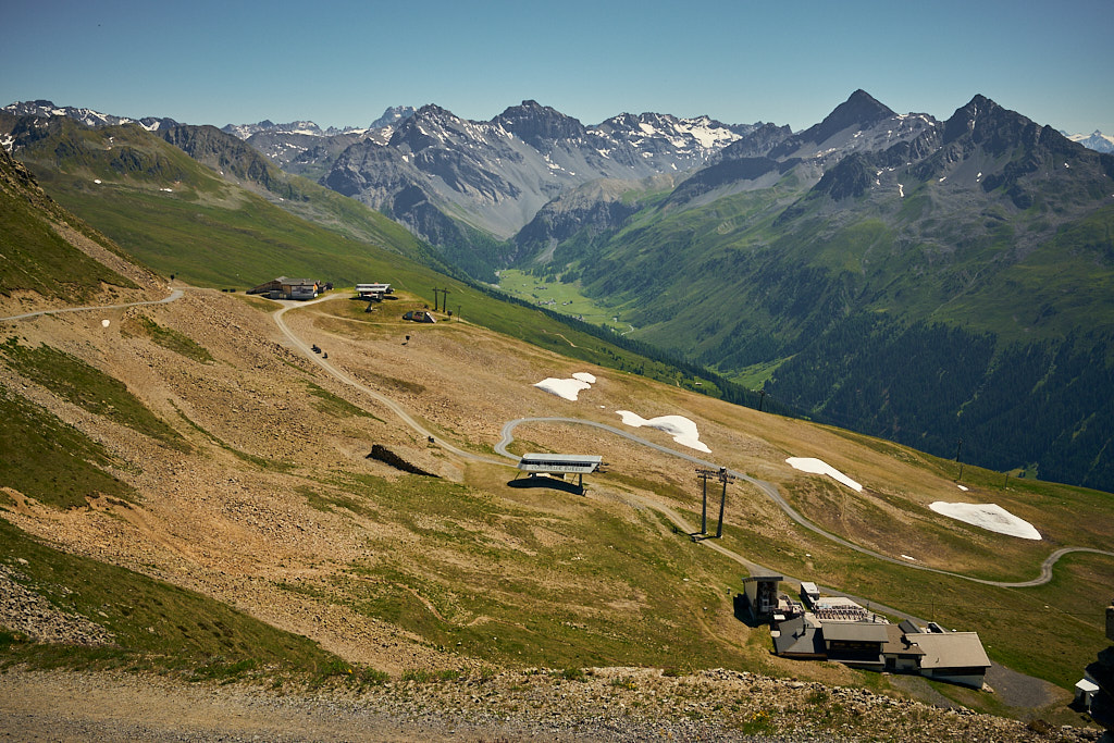 Blick vom Gipfel ins Sertigtal Blick vom Gipfel ins Sertigtal