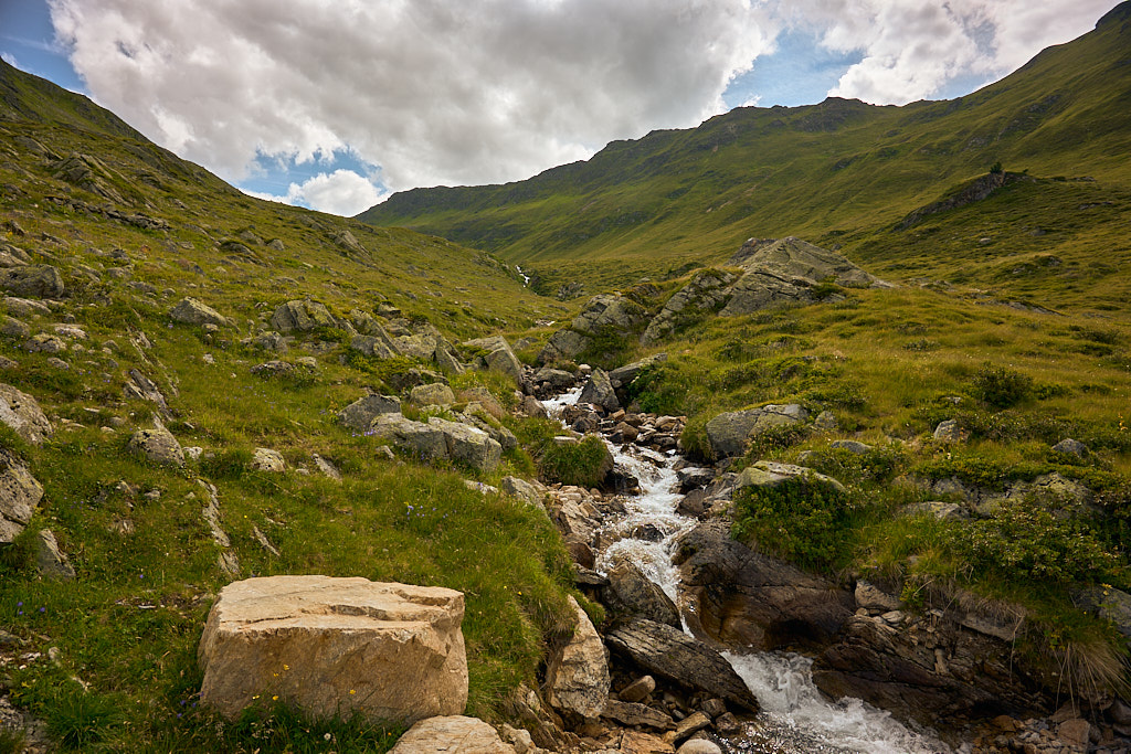 Auf dem Karrenweg von der Rüedisch Tällialp nach Teufi Auf dem Karrenweg von der Rüedisch Tällialp nach Teufi