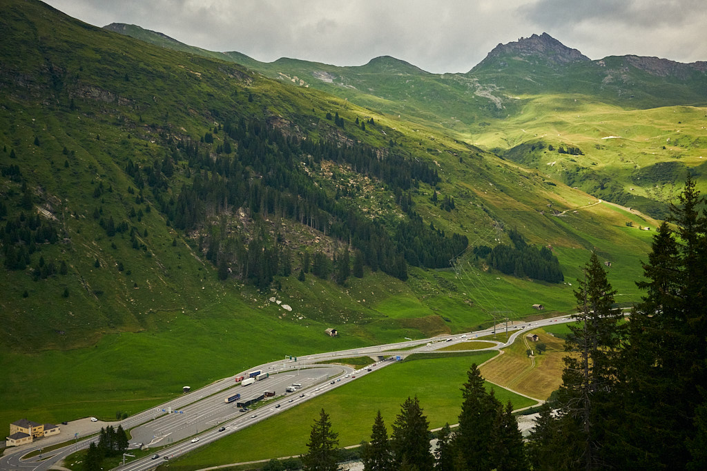 Blick auf die Autobahn bei der Abfahrt nach Hinterrhein