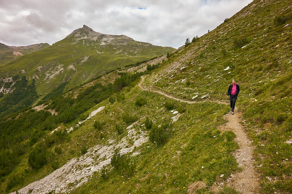 Auf dem Pfad zur Alp Nova mit Valbellahorn Auf dem Pfad zur Alp Nova mit Valbellahorn
