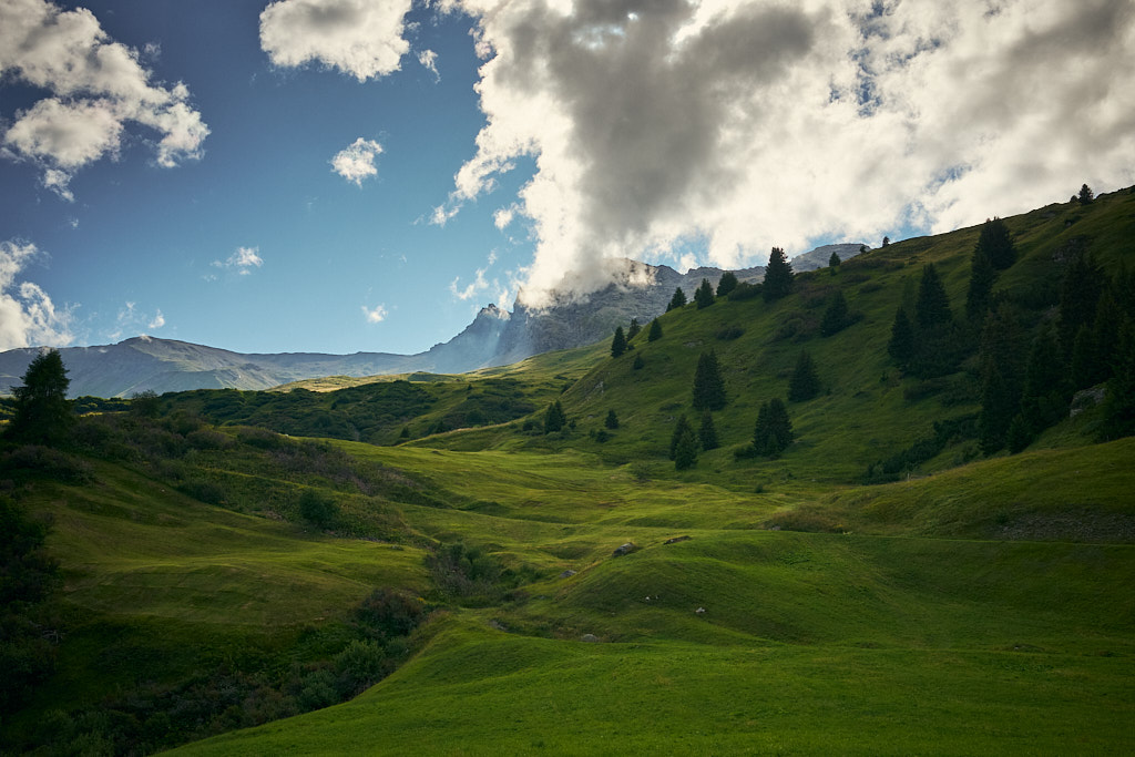 Spiel von Sonne und Wolken am Piz Curver Spiel von Sonne und Wolken am Piz Curver