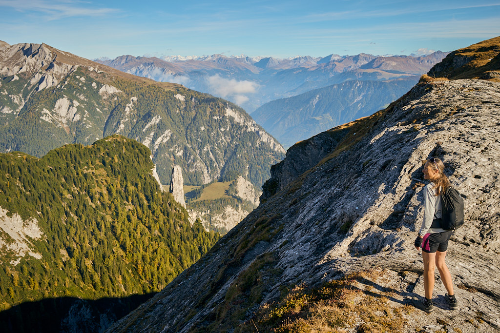 Blick auf den Kunkelspass und die Felsnadel des Säsagit