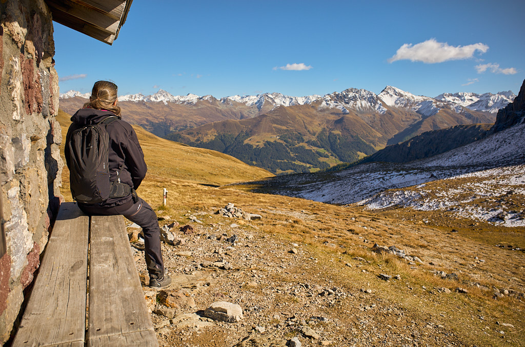 Rast bei der Schutzhütte auf dem Passübergang Rast bei der Schutzhütte auf dem Passübergang