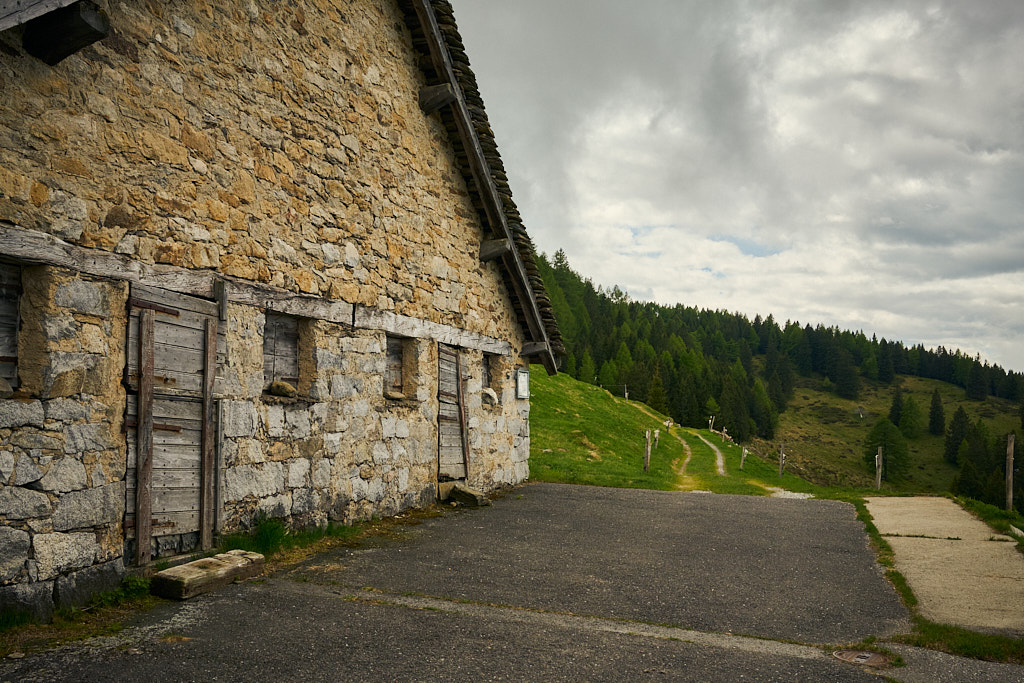 Die Alpe della Costa, einen Kilometer vor dem Motto d'Arbino Die Alpe della Costa, einen Kilometer vor dem Motto d'Arbino