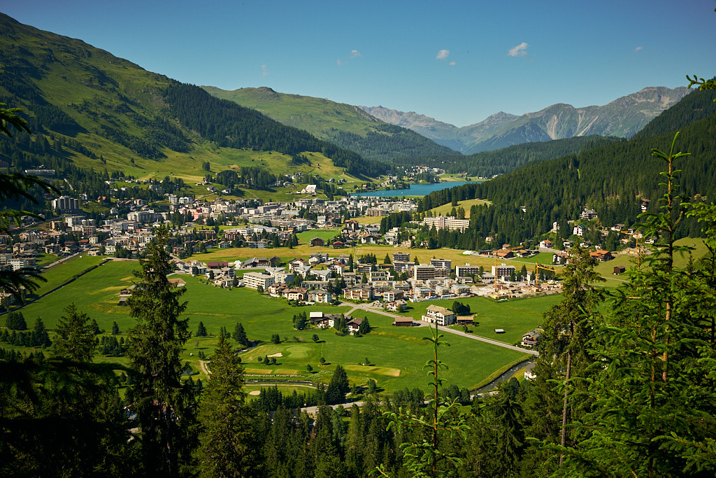 Blick auf Davos Dorf und den Davosersee Blick auf Davos Dorf und den Davosersee