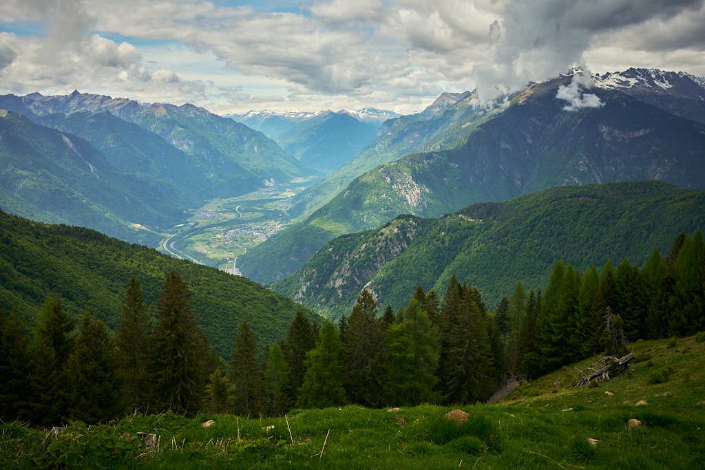 Blick ins Tal des Ticino bis nach Biasca Blick ins Tal des Ticino bis nach Biasca