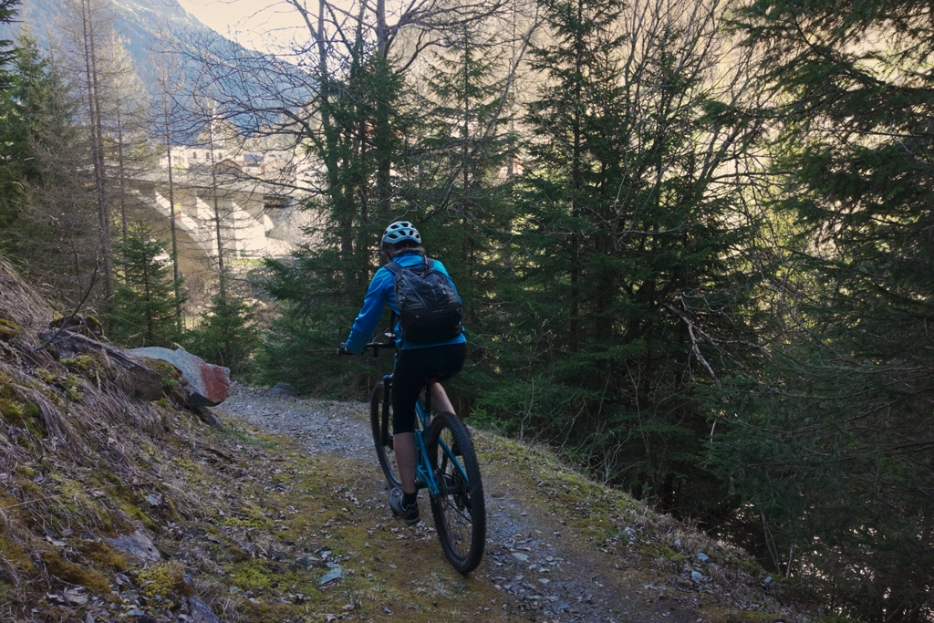 Auf der alten Averserstrasse kurz vor Innerferrera Auf der alten Averserstrasse kurz vor Innerferrera