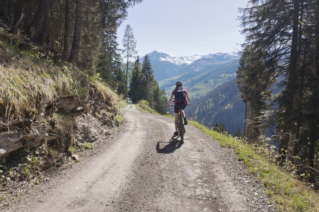 Abfahrt von Samest Sura ins Val Schons Abfahrt von Samest Sura ins Val Schons