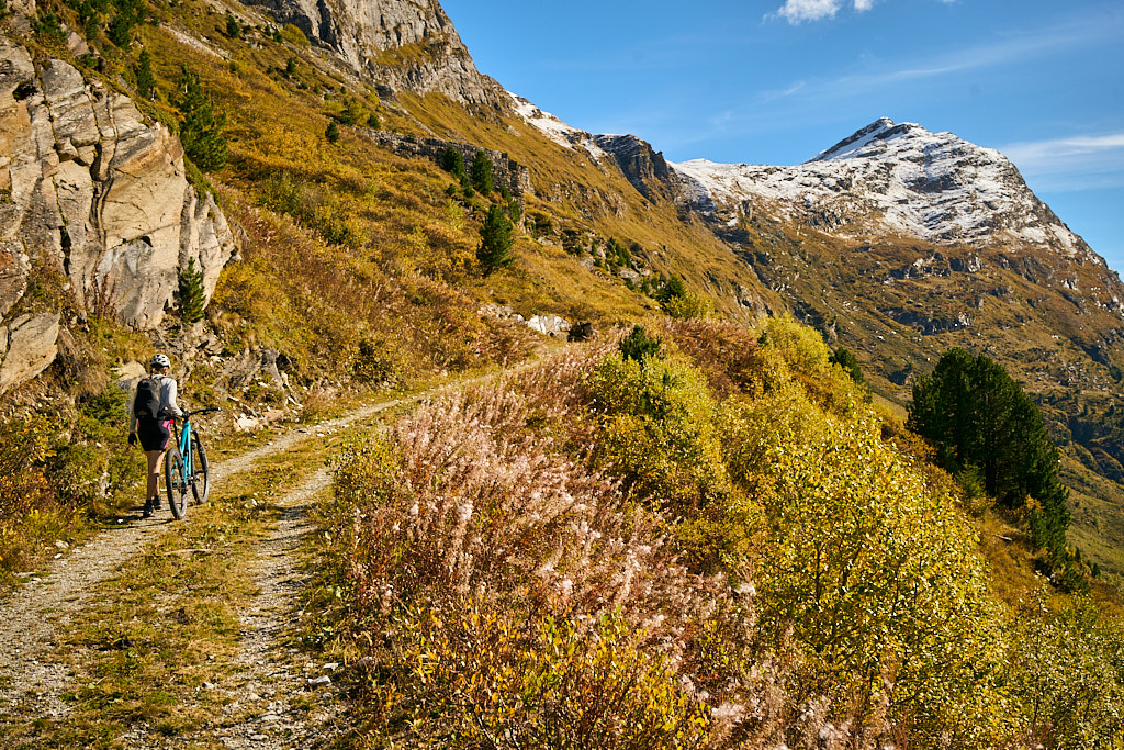Im Aufstieg auf dem Saumweg zum Pass Im Aufstieg auf dem Saumweg zum Pass