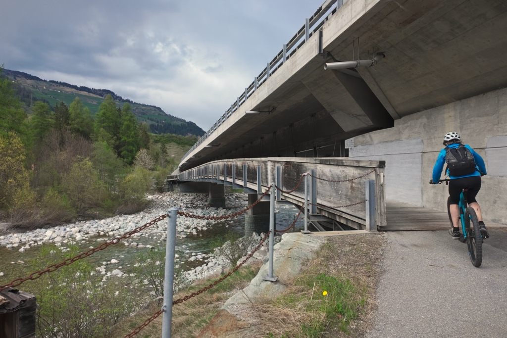 Bei der Brücke über den Hinterrhein Bei der Brücke über den Hinterrhein