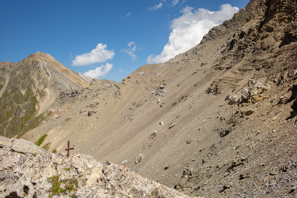 Auf dem Felskopf unterhalb des Piz Naira