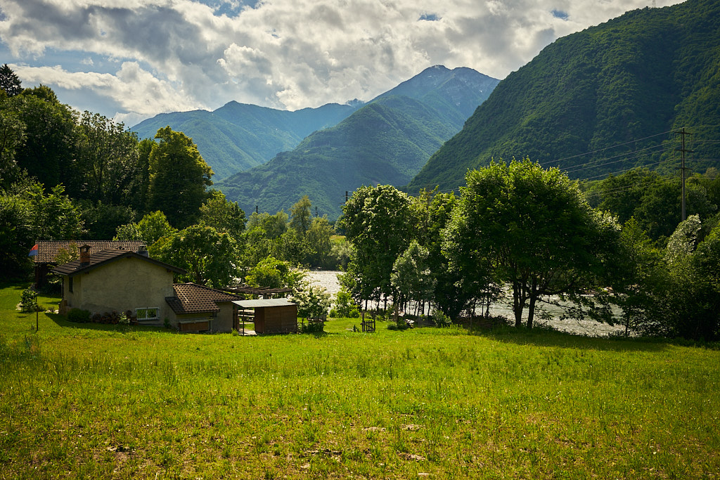 Der Moesa entlang unterwegs nach Grono Der Moesa entlang unterwegs nach Grono