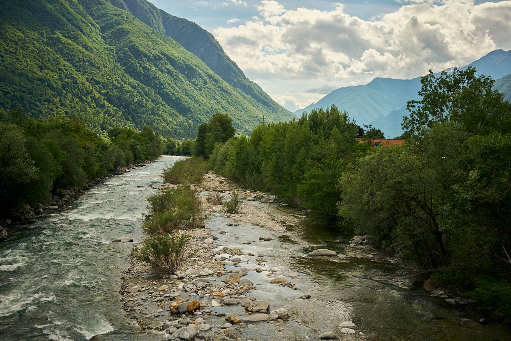 Der Moesa entlang unterwegs nach Grono Der Moesa entlang unterwegs nach Grono