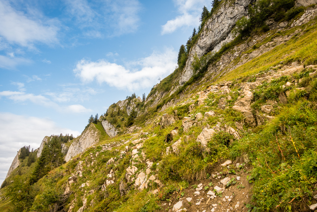 Am Fuss der Felswände vom Hirschberg