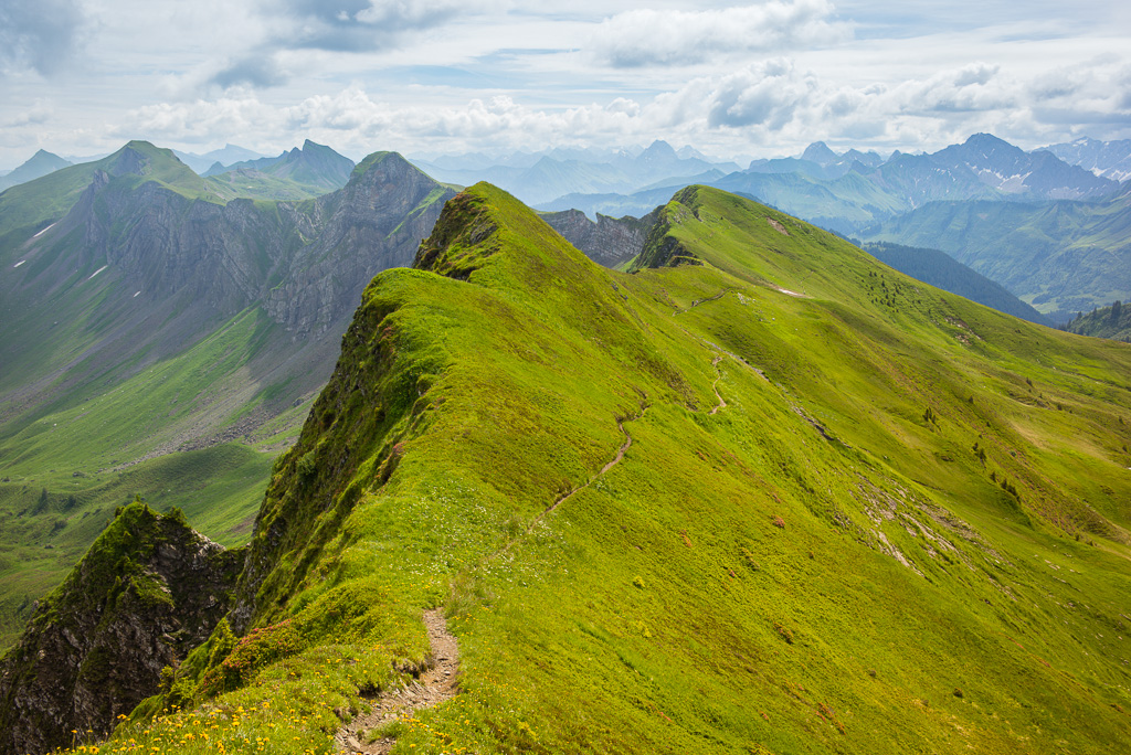 Der Gratweg zur Sünser Spitze im Rückblick